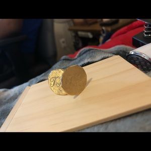 Men’s gold cuff links